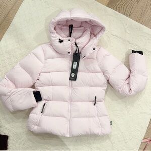 Aritzia  Supersnug Magnolia 800 fill Hooded Puffer Jacket - M